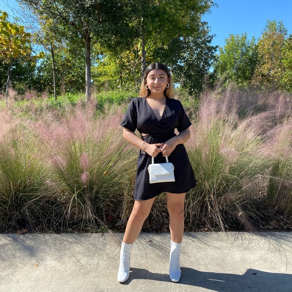 Cut Out Waist Dress - Picture 5 of 5